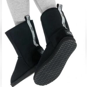 Alo yoga boots